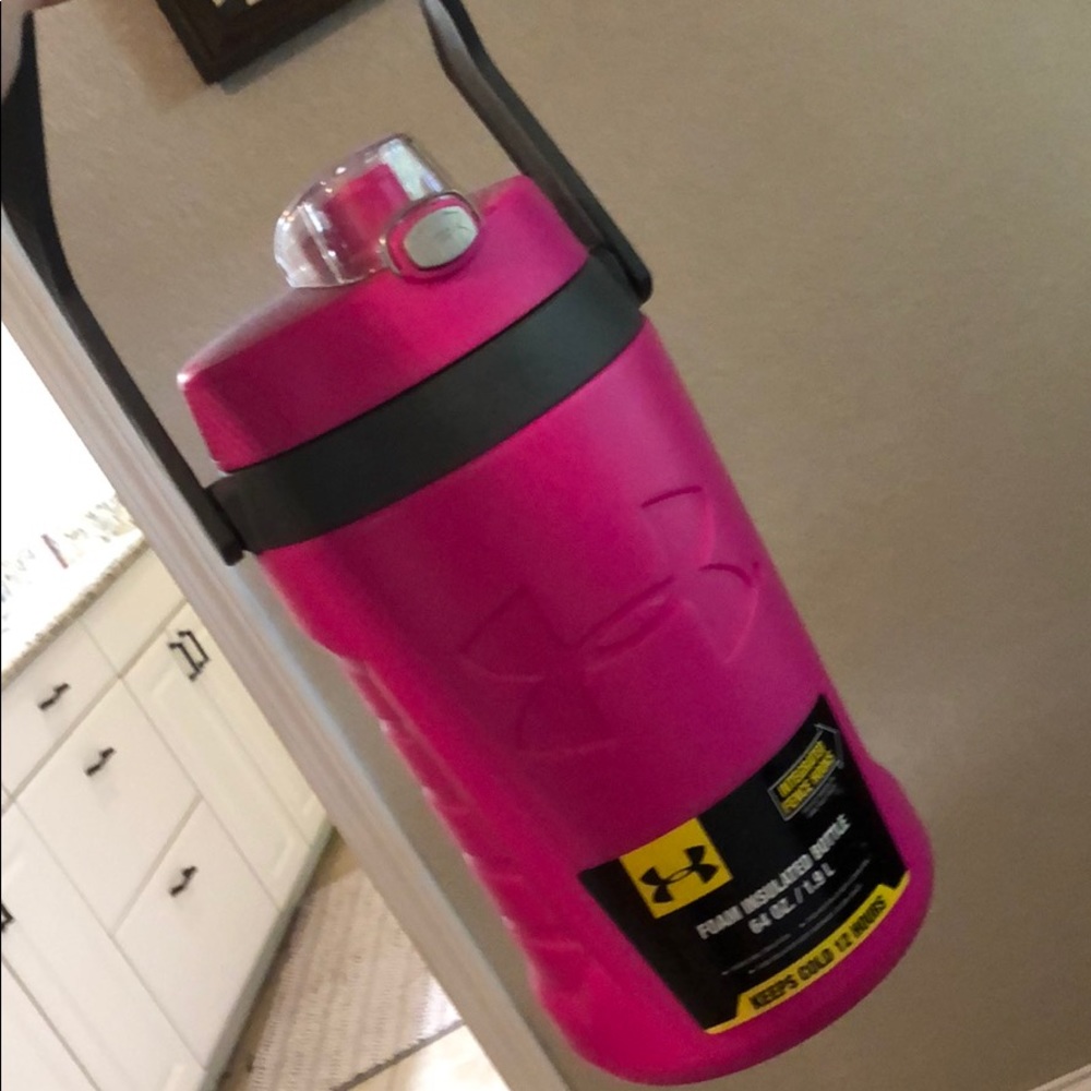 Under armor foam insulated bottle 64 oz..